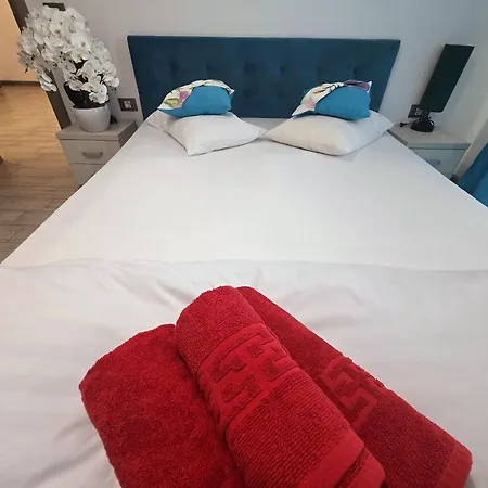 Beachside Large Family Azizi - Pool & Langa Plaja شقة *