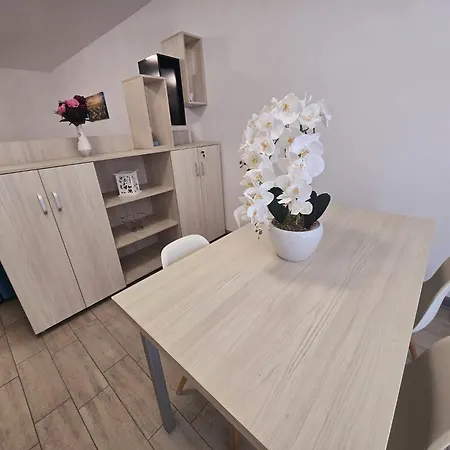 Beachside Large Family Azizi - Pool & Langa Plaja شقة