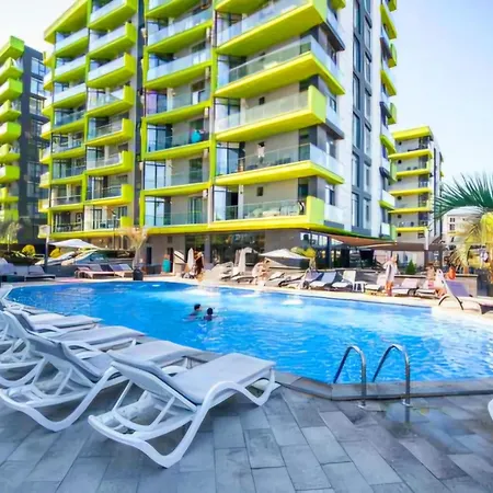 Beachside Large Family Azizi - Pool & Langa Plaja شقة Năvodari