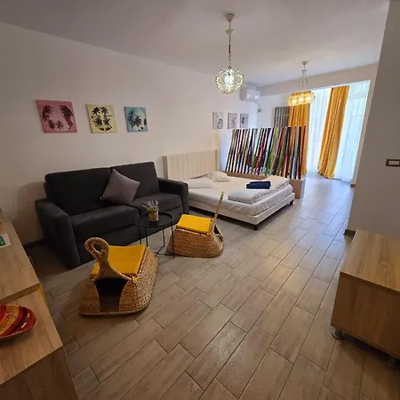 Beachside Large Family Azizi - Pool & Langa Plaja شقة *