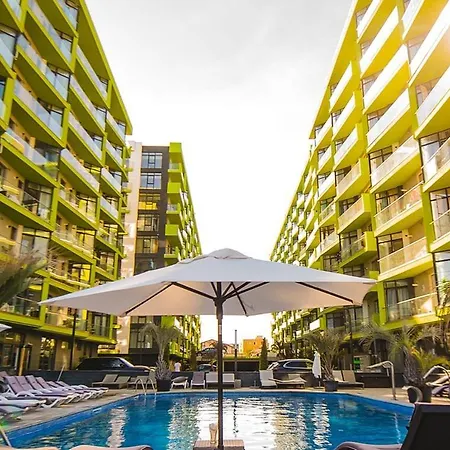 Beachside Large Family Azizi - Pool & Langa Plaja شقة Năvodari
